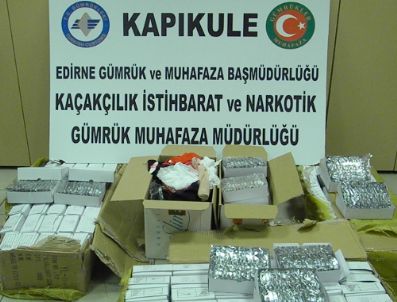 Sırt Çantasında Kaçak Köpek Taşırken Yakalandı