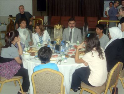 Valilik ve Emniyet Müdürlüğü`nden Başarılı Öğrencilere İftar
