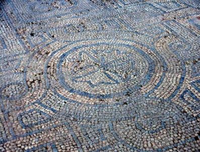 Batı Anadolu`nun En Büyük Zemin Mozaiği İzmir Agorası`nda Bulundu