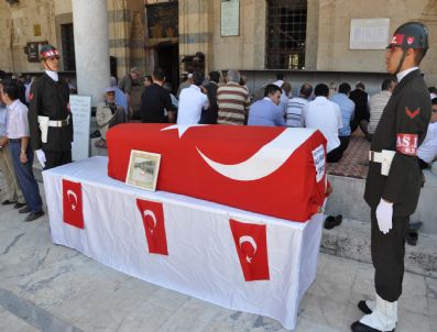 Emekli Topçu Albay Toprağa Verildi