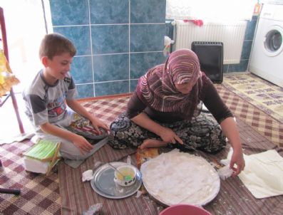 Ev Hanımları Baklava Yapımında Hazır Yufkaya Döndü