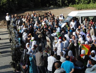 Güvenlik Güçleri `canlı Kalkanlara` Müdahale Etti: 1 Yaralı