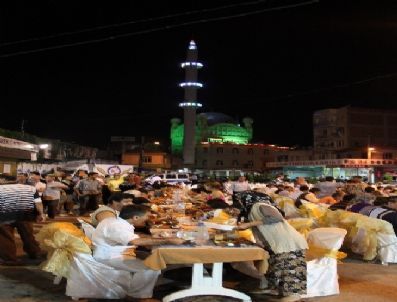 Hayırsever İşadamı, Hergün 2 Bin Kişiye İftar ve Sahur Verdi