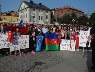 İsveçte Türkler Pkk`yı Lanetledi