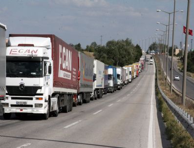 Kapıkule`de 9 Kilometrelik Tır Kuyruğu
