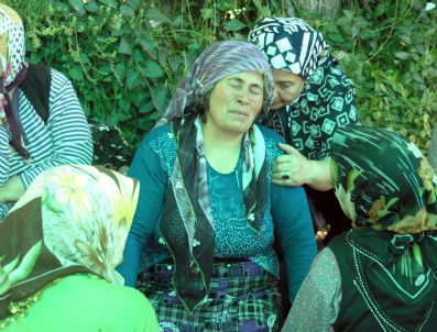 Karaman Şehidine Ağlıyor