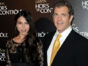 Mel Gibson, sevgilisi Oksana ile anlaştı!