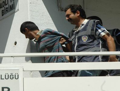 Polisle Çatışan Şahıs Çekyatın Altında Yakalandı