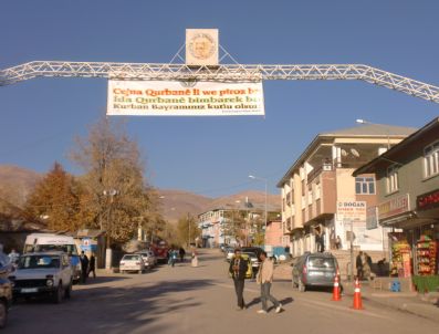 Varto Belediyesi`nden Üç Dilden Bayram Mesajı