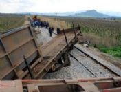 Yük treninin 10 vagonu raydan çıktı