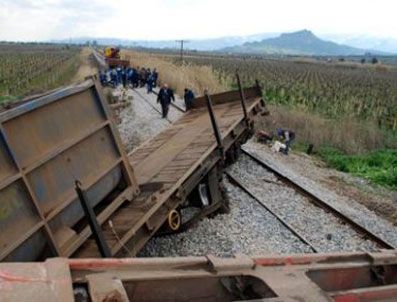 Yük treninin 10 vagonu raydan çıktı