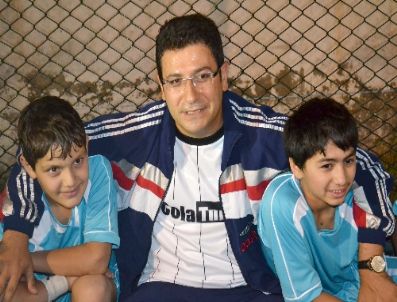 İDRİS ŞAHİN - Ak Marti Milletvekili İdris Şahin, Kimsesiz Çocuklarla Top Oynadı