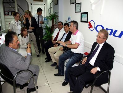 Bakan Şahin, Çarşı Pazar Gezerek Halkla Bayramlaştı