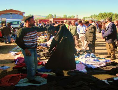 Bayram Kıyafetlerini İkinci Elden Giydiler