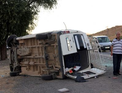 Bingöl`de Trafik Kazası; 1 Ölü, 20 Yaralı