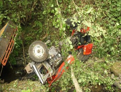 Fındık Yüklü Traktör Dereye Yuvarlandı: 1 Yaralı