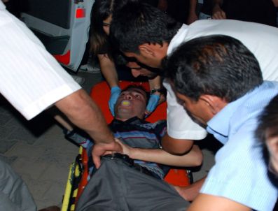 MEHMET TUFAN - Minibüsün Çarptığı Bisitlet Sürücüsü Ağır Yaralandı