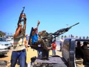 Muhalifler Sirte'ye doğru ilerliyor