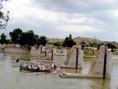 Pakistan'daki sel sularında 48 kişinin cesedi bulundu