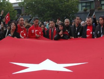 Pkk Terörü Hollanda’da Lanetlendi