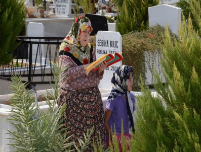 Ramazan Bayramı Arefesinde Kabir Ziyareti Yaptılar