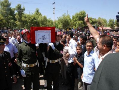 ABDÜLKERİM GÖK - Şanlıurfalı Şehit Er Topraksürer, Ramazan Bayramı Arifesinde Defnedildi