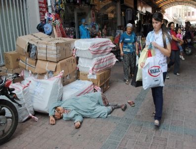 Sara Krizi Geçiren Dilenci Kadın, Ayıldıktan Sonra Dilenmeye Devam Etti