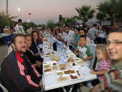 MEHMET ALI OKUR - Son İftar Darıca`daydı