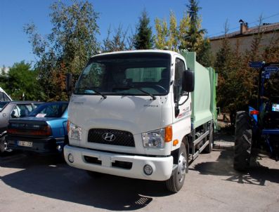 Suşehri Belediyesi`ne Yeni Çöp Toplama Aracı Hediye Edildi