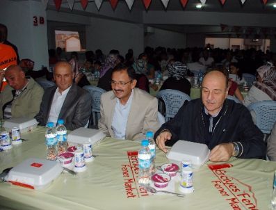 Vali Bilici ve Başkan Özhaseki İftarını Vatandaşlar Birlikte Yaptı