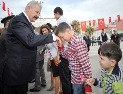 CELALETTIN CERRAH - Vali Cerrah: Bayramlar Sevgiyi Yaşatmak İçindir