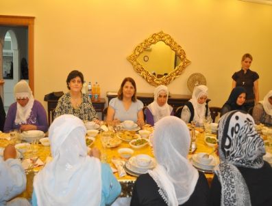 Vali Eşi Dr. Ruhan Özkan, İhtiyaç Sahibi Hanımlara Evinin Kapılarını Açtı