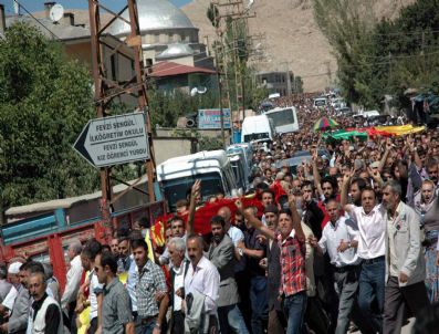 NAZMI GÜR - Van`da Olaylar