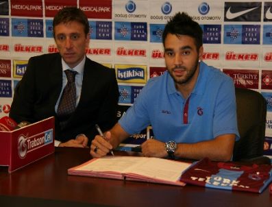 Volkan Şen: Trabzonspor`a Uzun Yıllar Hizmet Etmek İstiyorum