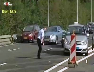 Zırhlı Araçtan Kasa Düştü, Paralar Otoyola Saçıldı