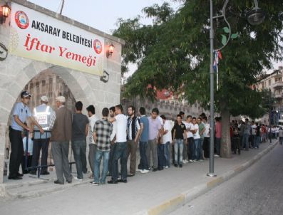 650 Yıllık Zinciriye Medresesi’nde Her Gün 650 Kişiye İftar Yemeği Veriliyor