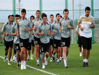 ÇATALAN - Adanaspor Top Başı Yaptı