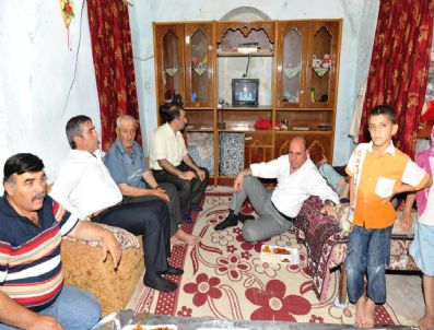 BEŞIR AYANOĞLU - Başkan Ayanoğlu, İftarını Gecekonduda Açtı