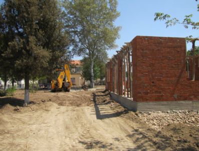 MEHMET AKBAŞ - Belediye Parkında Çevre Düzenleme Çalışmaları