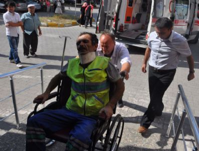 KOZLUCA - Çöp Kamyonu Devrildi: 3 Yaralı