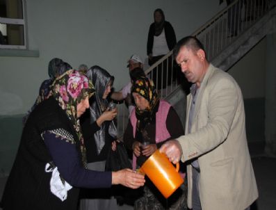 LOKMAN ÖZDEN - Çubuk'ta Sıcaktan Bunalan Cemaate Soğuk Limonata