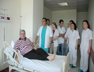 Gazinin Leğen Kemiğinden Alınan Parça Çenesine Nakledildi