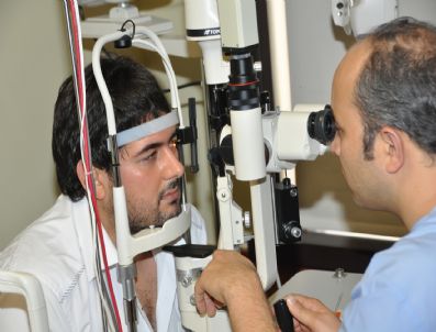 MİRKELAM - Göz Kapağı Açılmayan Hastanın Gözüne 24 Ayar Altın Plaka Yerleştirildi