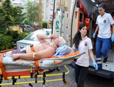 KARGıCAK - Havuz Kenarında Düşen Turist Başından Yaralandı