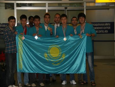 Kazak- Türk Liseleri Madalyaya Duymuyor