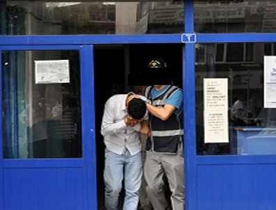 Kredi kartı borcu için kuyumcu soydu