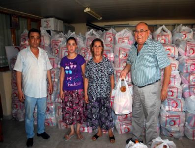 HÜSEYIN TÜRKOĞLU - Salihli`de, Kızılay`dan Bin 500 Aileye Kuru Erzak Yardımı