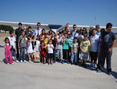 Ak Parti İzmir İl Teşkilatından Çocuklara Özel Bayram Hediyesi