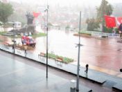 Antalya`da 30 Ağustos Kutlamalarına Sağanak Yağmur Engeli