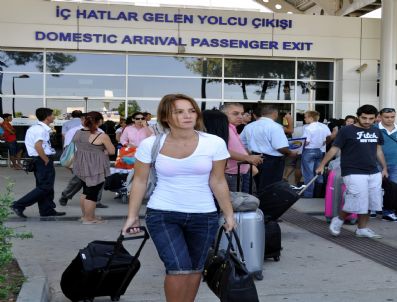 ÖZERK ÖZCAN - Antalya`ya Turist Akını